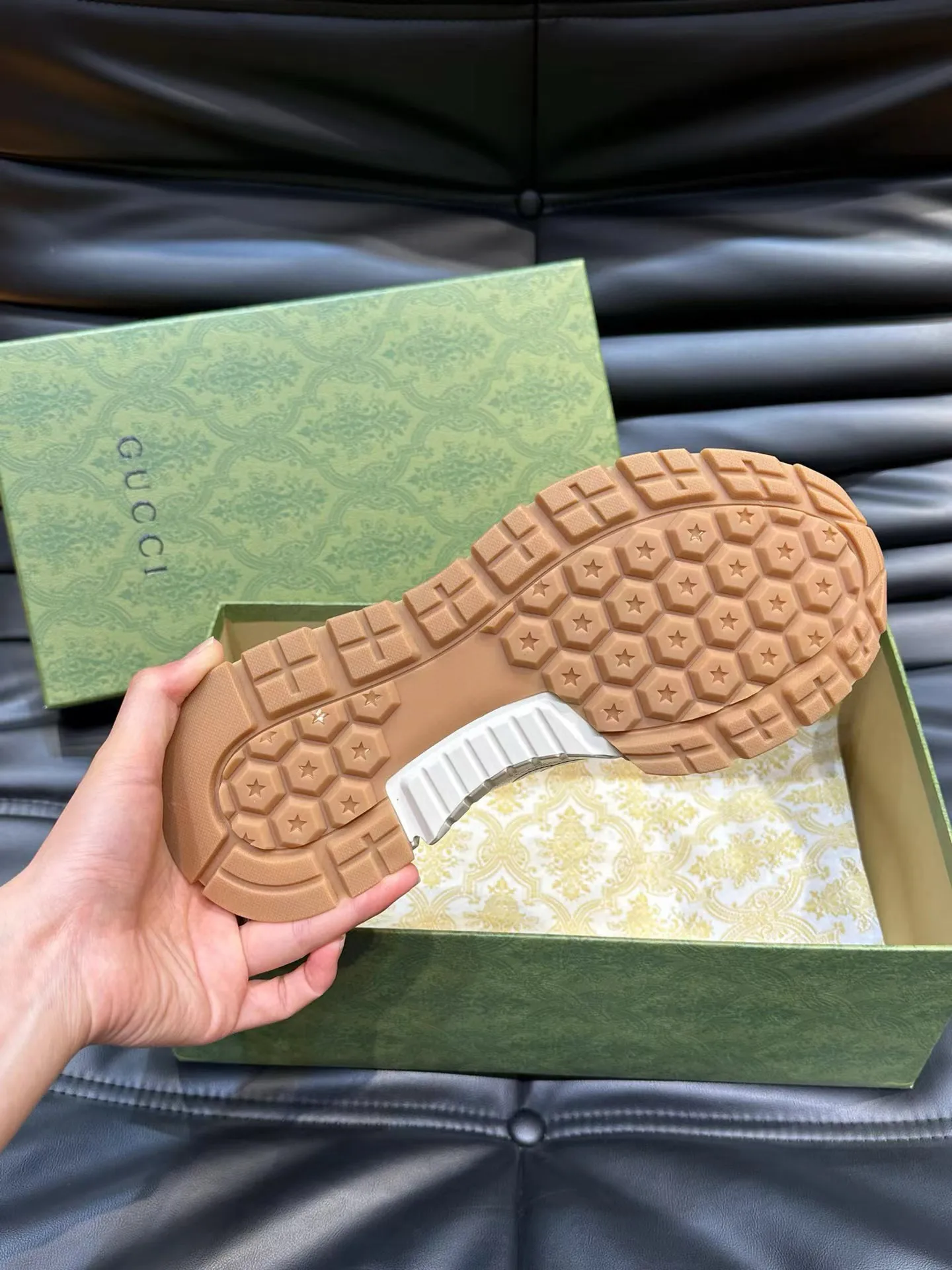 Factory price: 460💰Gucci new men's shoes GUCCI [Lightning] latest shoes are shipped. Original quality, fashionable, made of special materials, sheepskin lining, brand new packaging. The foot feels super comfortable and the workmanship is impeccable. Size: 38-45, Dingyi 45